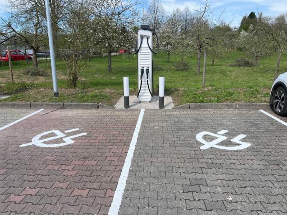 Bilder Shell Recharge Charging Station