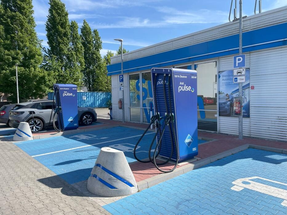 Bilder Aral pulse Ladestation