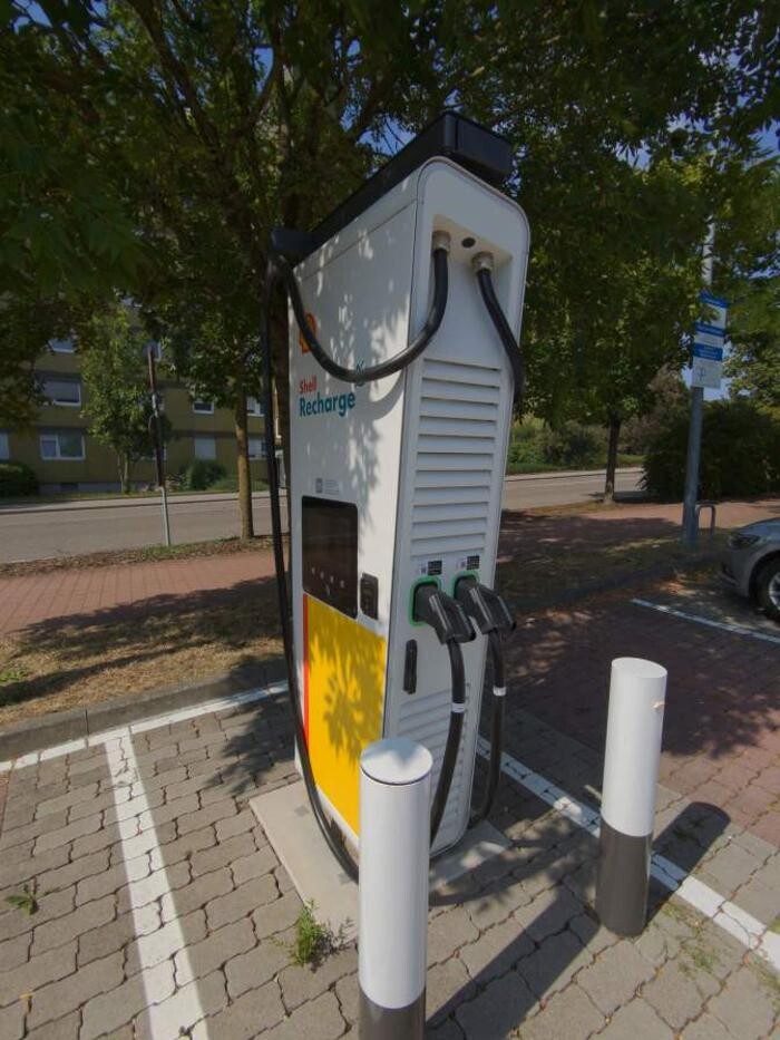 Bilder Shell Recharge Charging Station