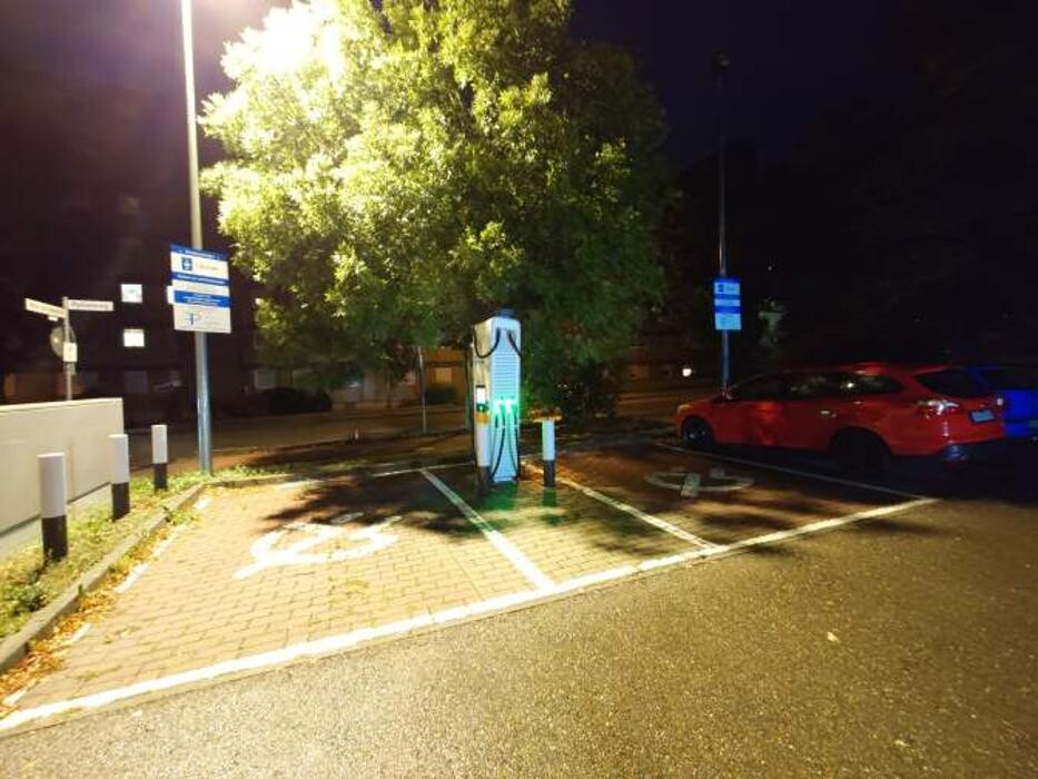 Bilder Shell Recharge Charging Station