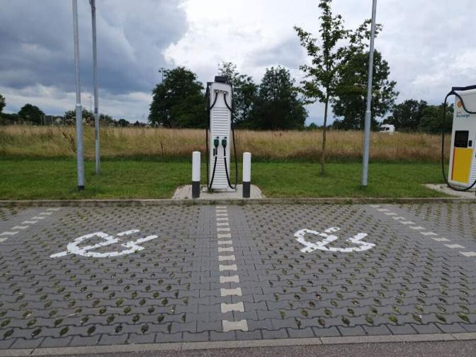 Bilder Shell Recharge Charging Station