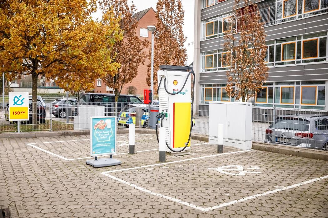 Bilder Shell Recharge Charging Station