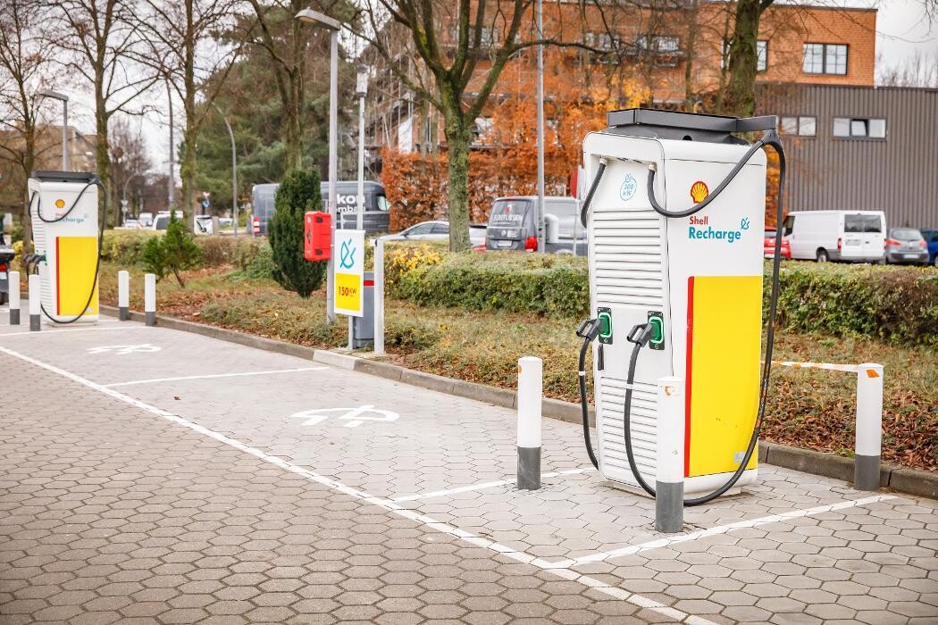 Bilder Shell Recharge Charging Station