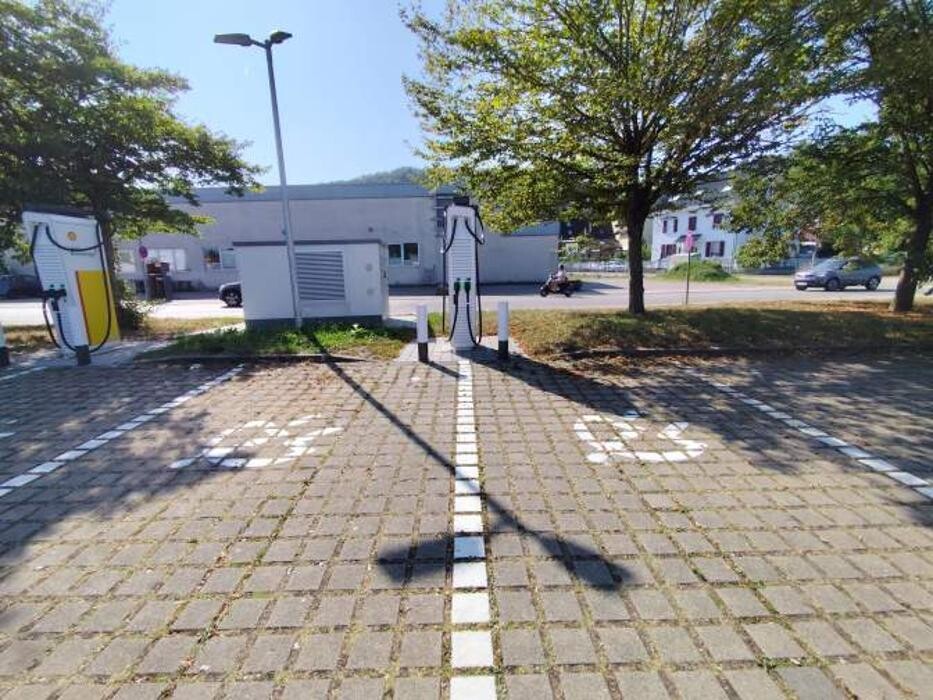 Bilder Shell Recharge Charging Station