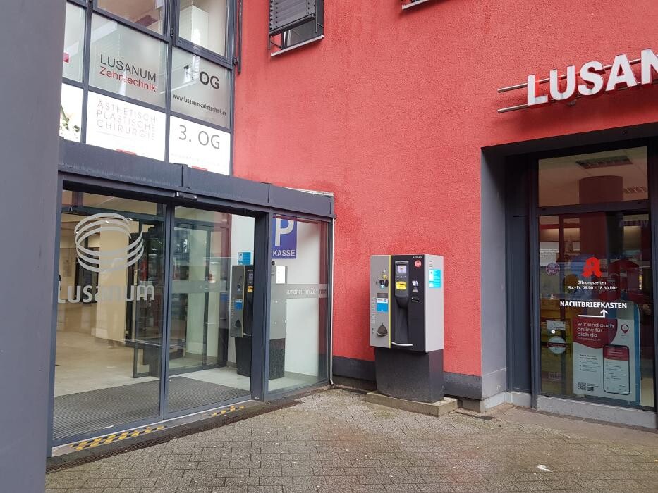 Bilder Parkplatz Lusanum APCOA