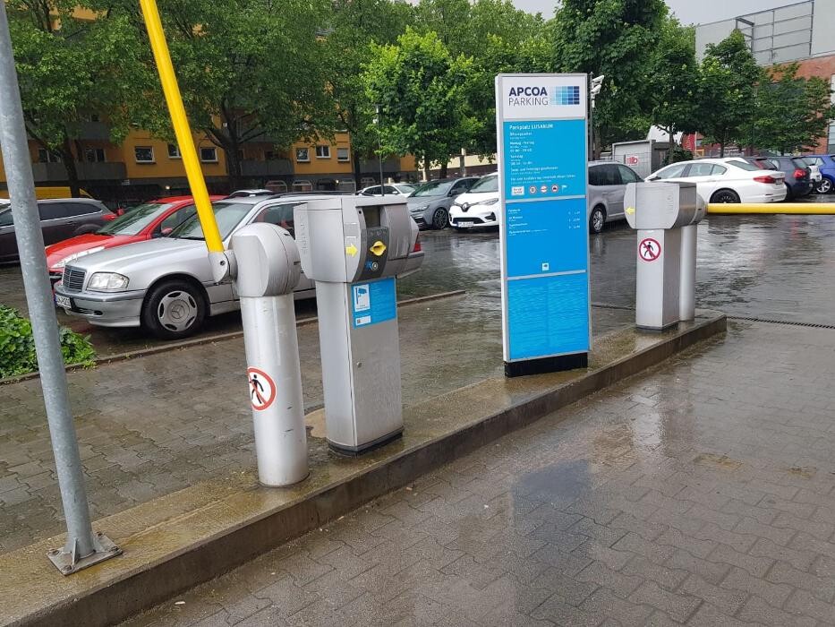 Bilder Parkplatz Lusanum APCOA