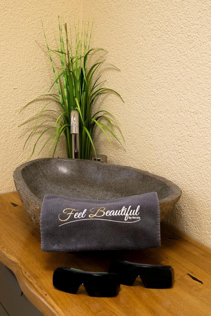 Bilder Feel Beautiful by Nicole - Dauerhafte Haarentfernung, Hautverjüngung und Beckenbodentraining