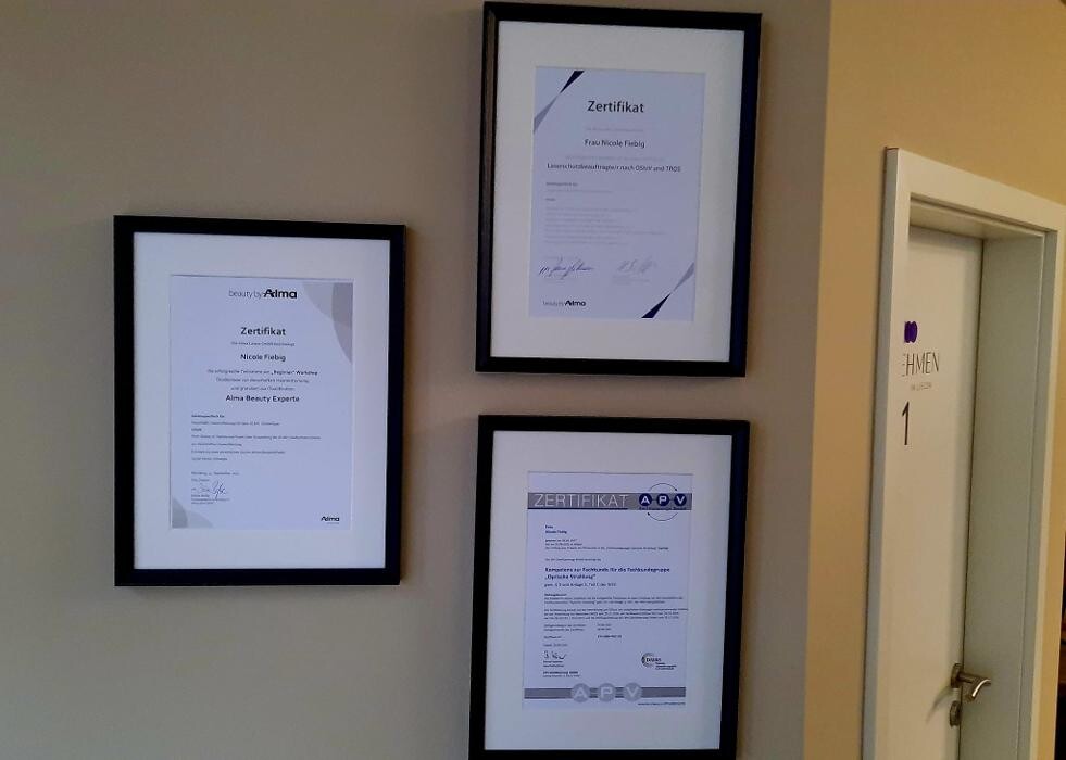 Bilder Feel Beautiful by Nicole - Dauerhafte Haarentfernung, Hautverjüngung und Beckenbodentraining