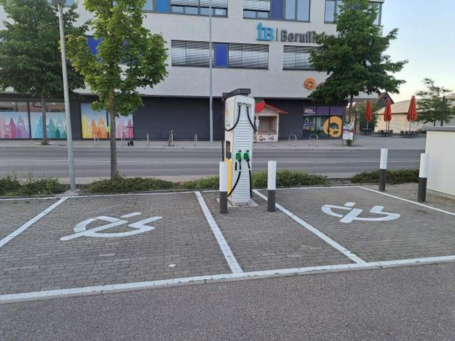 Bilder Shell Recharge Charging Station