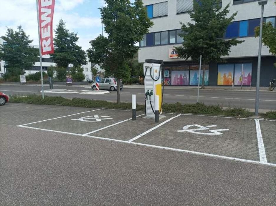 Bilder Shell Recharge Charging Station