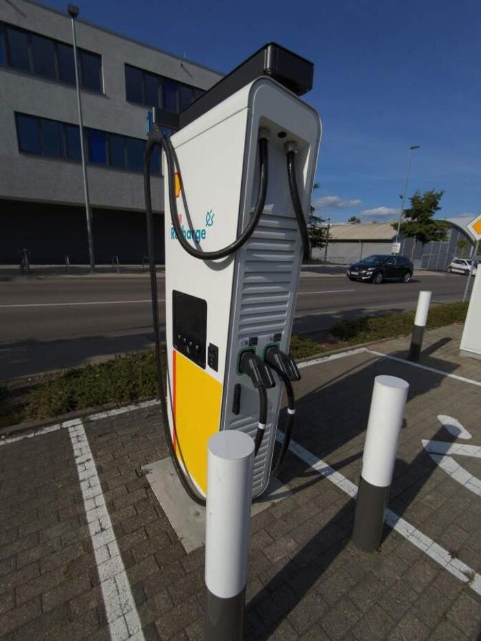 Bilder Shell Recharge Charging Station