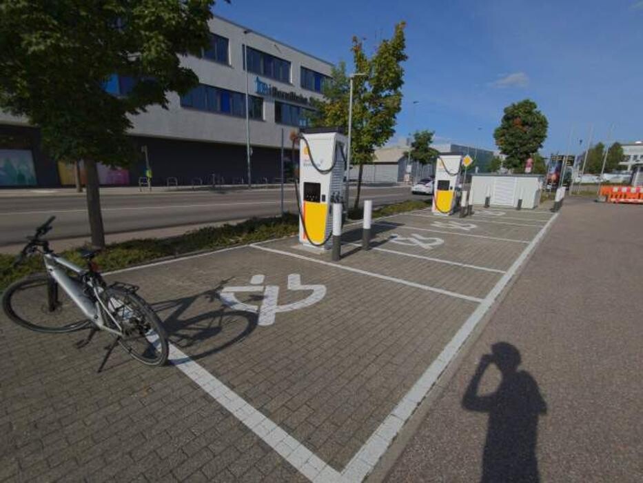 Bilder Shell Recharge Charging Station