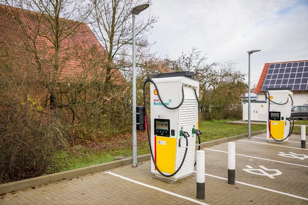 Bilder Shell Recharge Charging Station