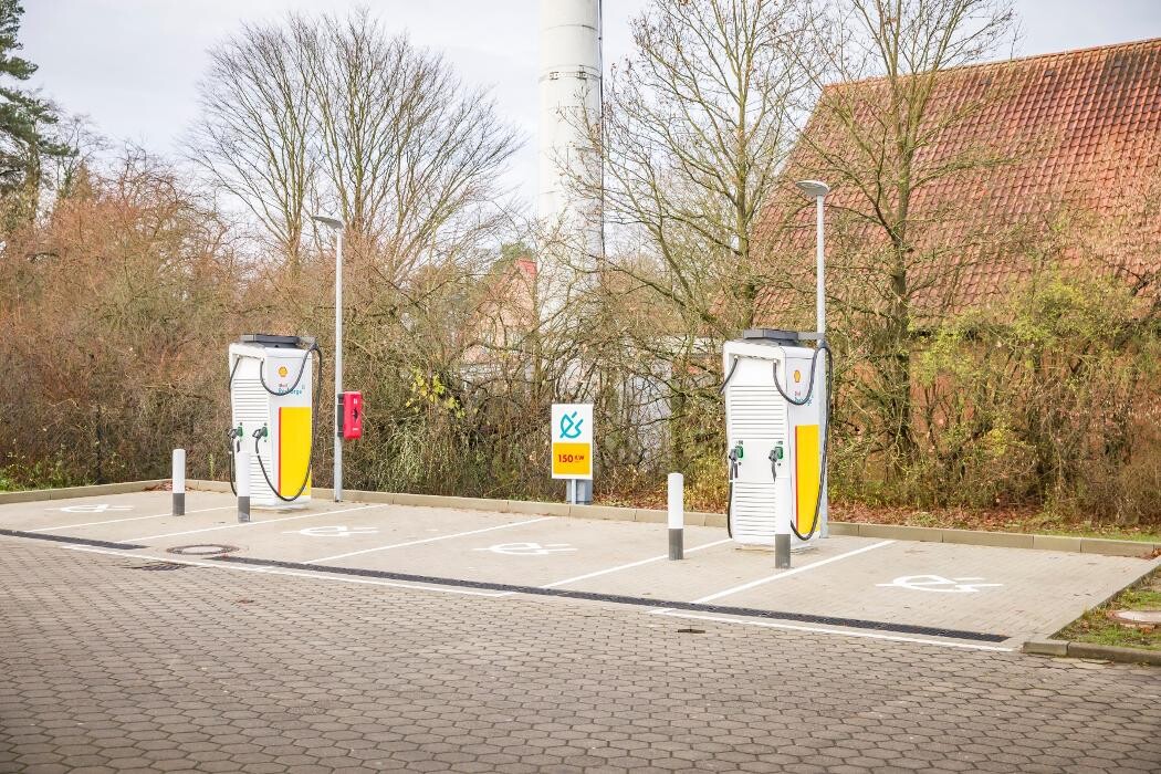 Bilder Shell Recharge Charging Station