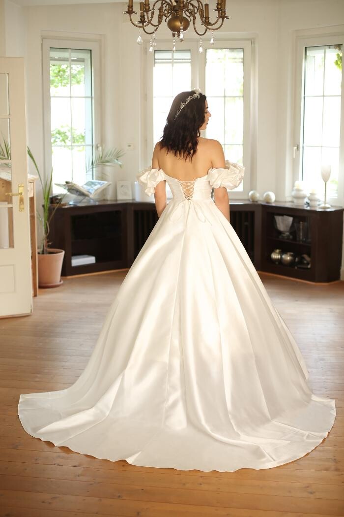 Bilder Alice 'D Elegance Design Bridals & Proms