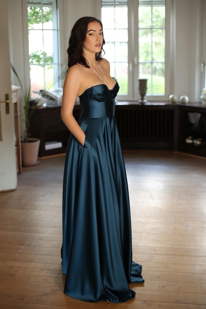Bilder Alice 'D Elegance Design Bridals & Proms