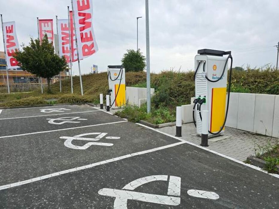 Bilder Shell Recharge Charging Station