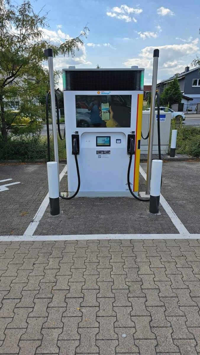 Bilder Shell Recharge Charging Station