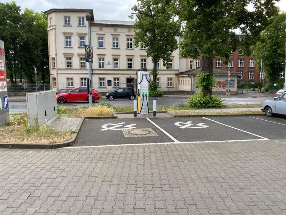 Bilder Shell Recharge Charging Station