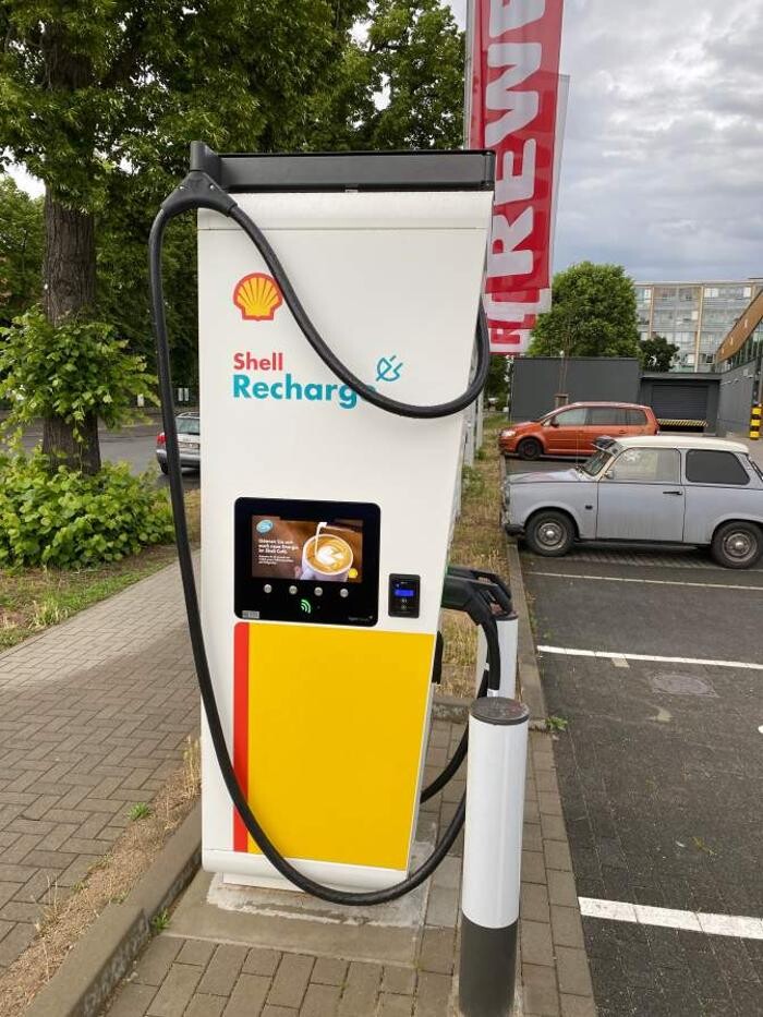 Bilder Shell Recharge Charging Station