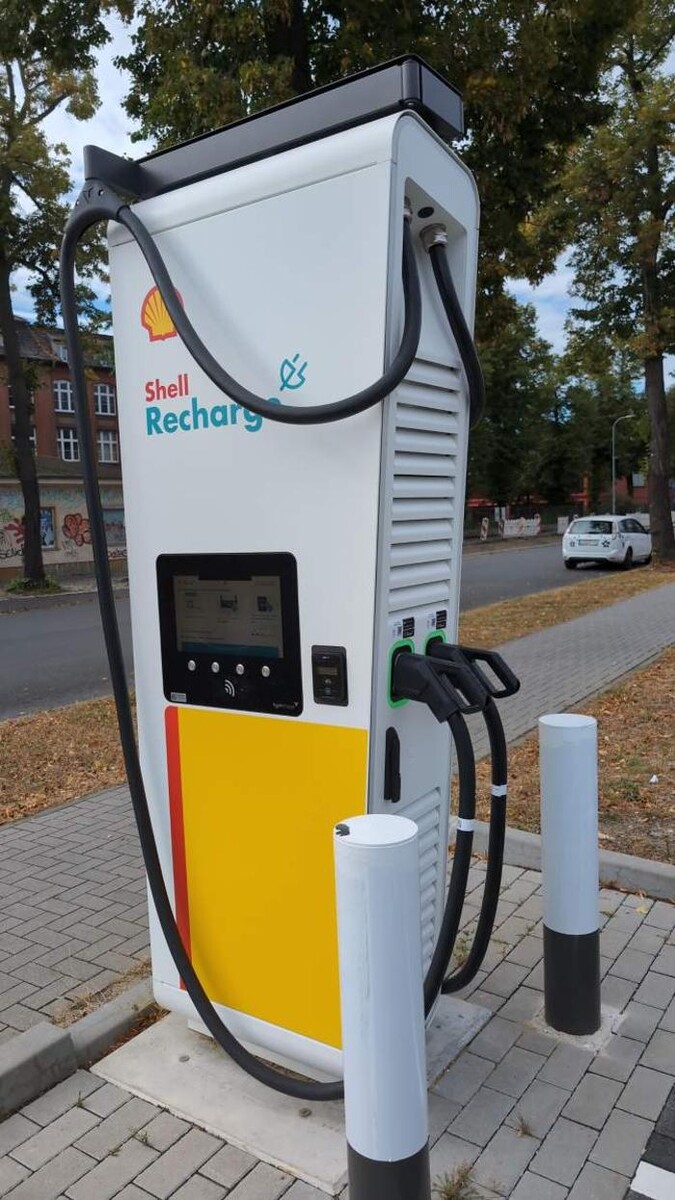 Bilder Shell Recharge Charging Station