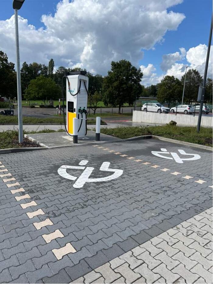 Bilder Shell Recharge Charging Station