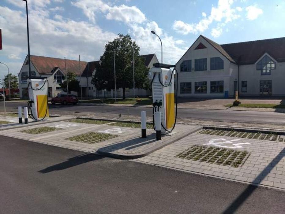 Bilder Shell Recharge Charging Station
