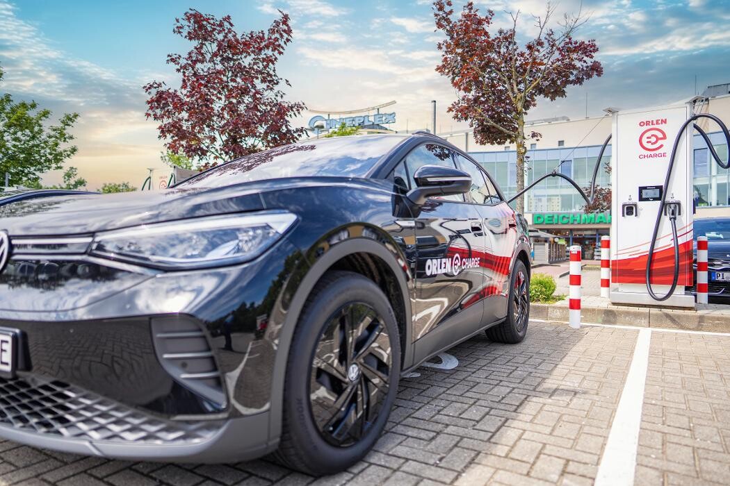 Bilder ORLEN CHARGE Ladestation