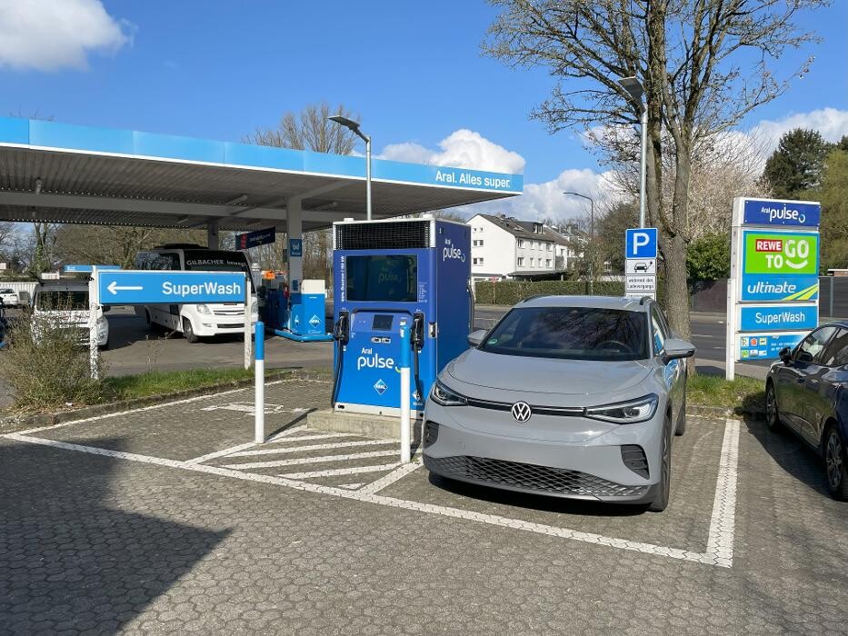 Bilder Aral pulse Ladestation