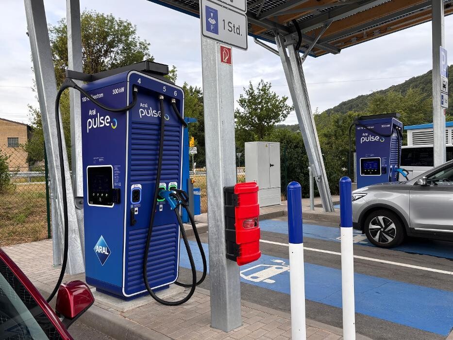 Bilder Aral pulse Ladestation