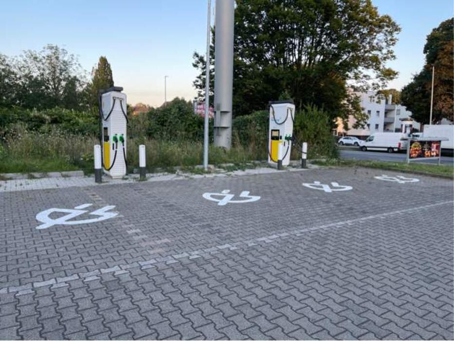 Bilder Shell Recharge Charging Station