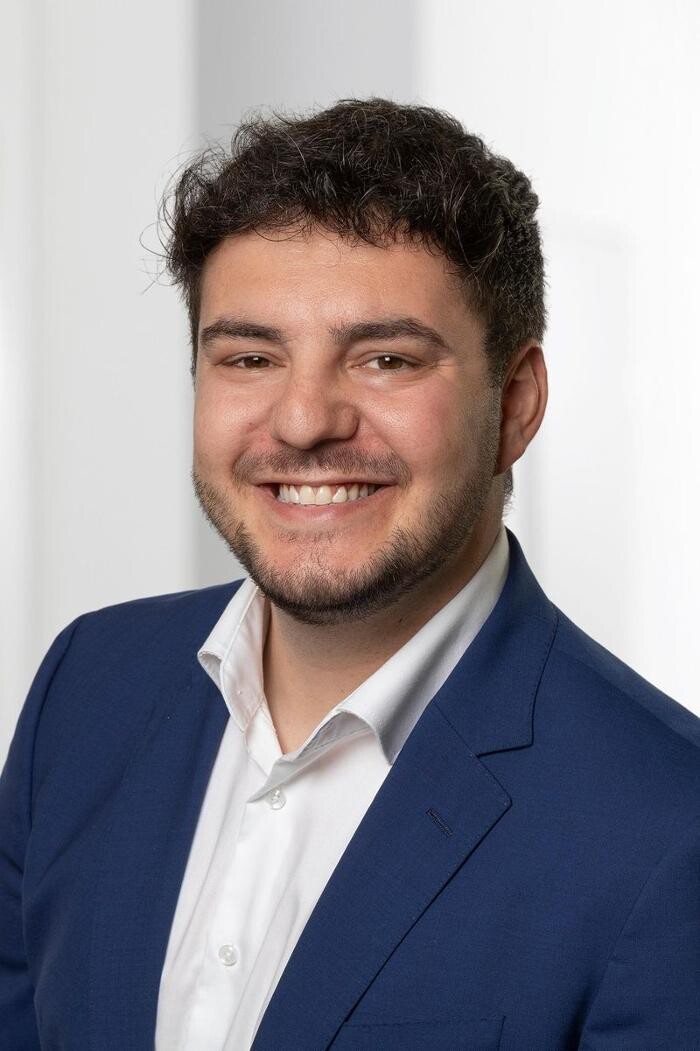 Bilder ERGO Versicherung Maximilian Dzambazovski