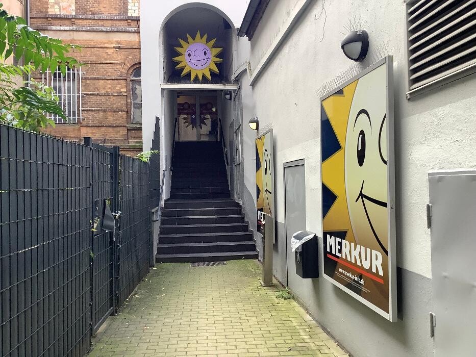 Bilder MERKUR SPIELHALLE Halle