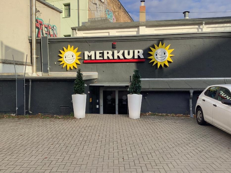 Bilder MERKUR SPIELHALLE Halle