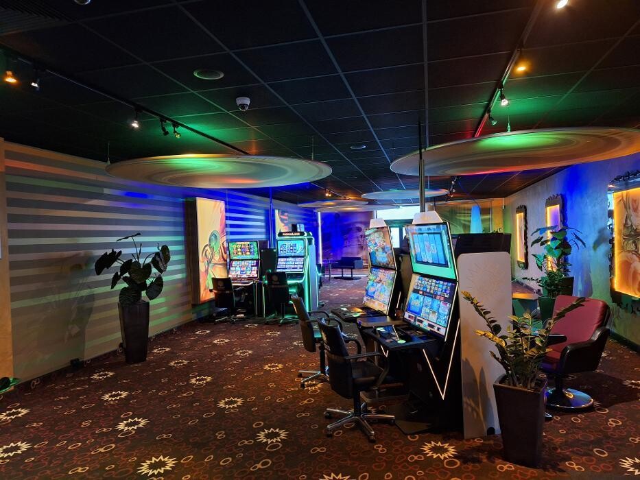 Bilder MERKUR SPIELHALLE Holzminden