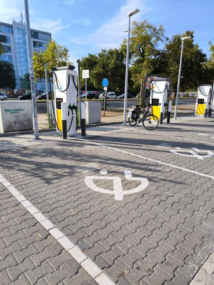 Bilder Shell Recharge Charging Station