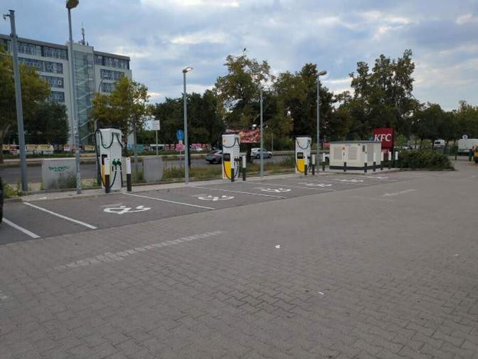 Bilder Shell Recharge Charging Station