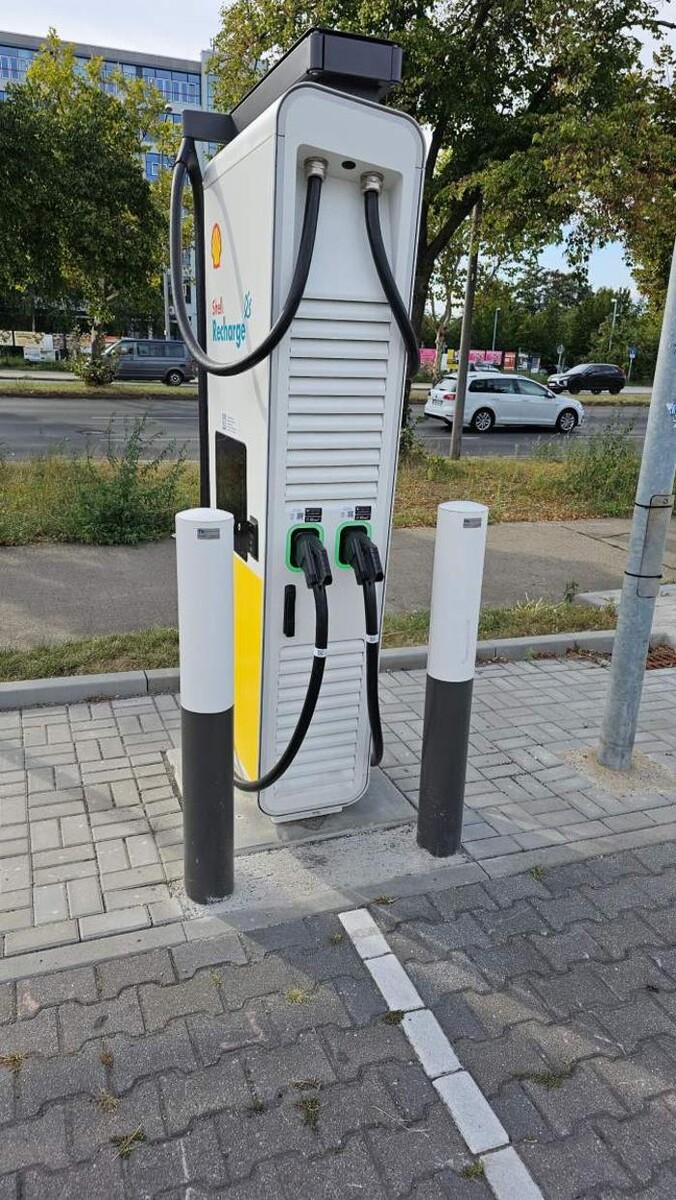 Bilder Shell Recharge Charging Station