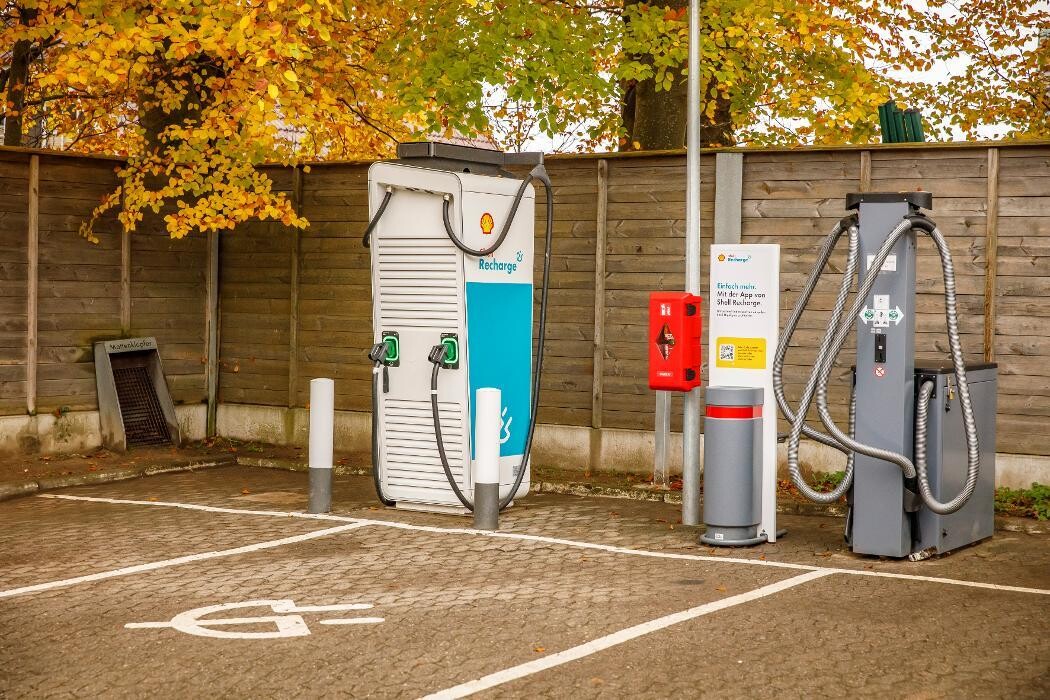 Bilder Shell Recharge Charging Station