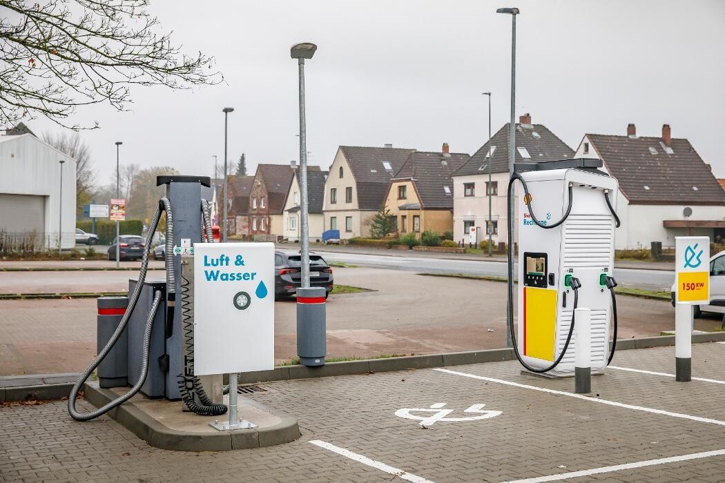 Bilder Shell Recharge Charging Station