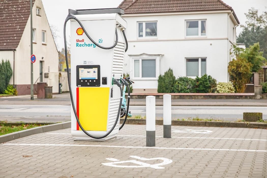 Bilder Shell Recharge Charging Station