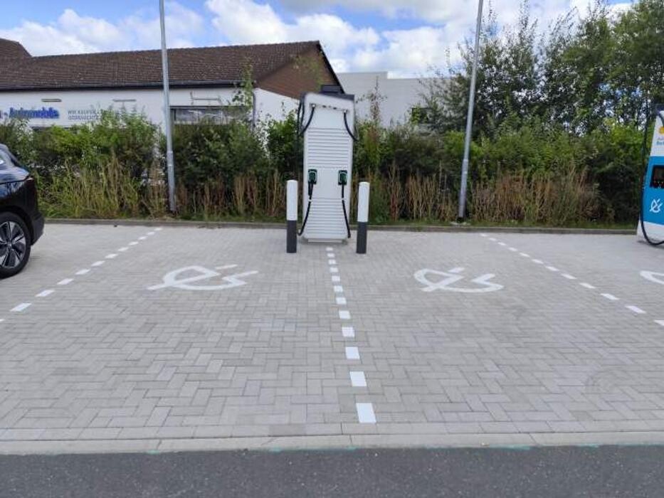 Bilder Shell Recharge Charging Station