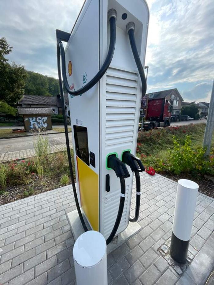 Bilder Shell Recharge Charging Station
