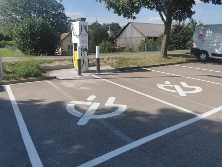 Bilder Shell Recharge Charging Station