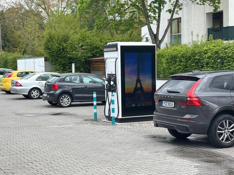 Bilder ChargeOne Ladestation
