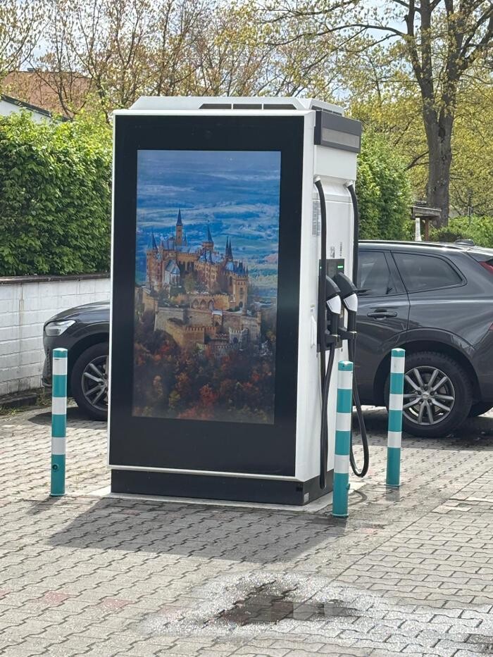 Bilder ChargeOne Ladestation