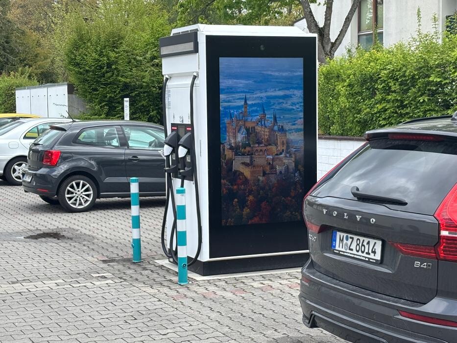 Bilder ChargeOne Ladestation