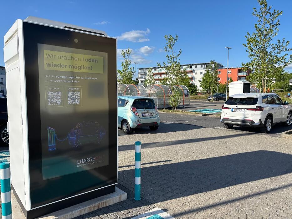 Bilder ChargeOne Ladestation