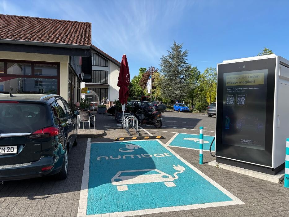 Bilder ChargeOne Ladestation