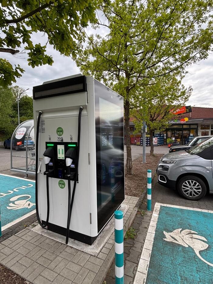 Bilder ChargeOne Ladestation